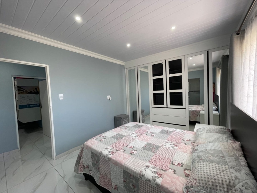 5 Bedroom Property for Sale in Dana Bay Western Cape